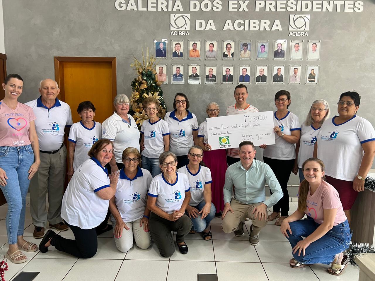 ACIBRA repassa R$1.300,00 à Pastoral da Pessoa Idosa de Pato Bragado