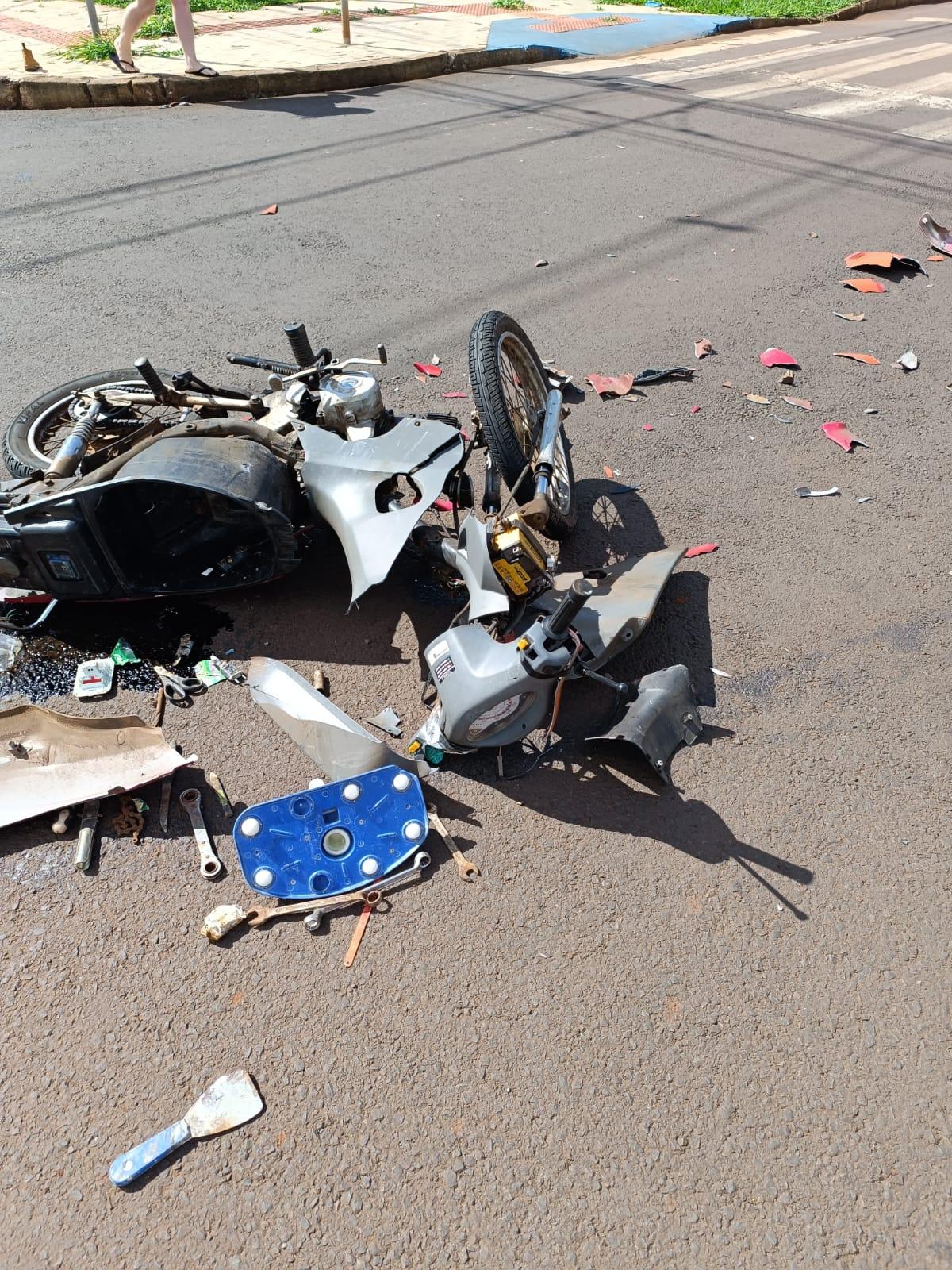 Acidente entre carro e moto deixa mulher ferida em Pato Bragado