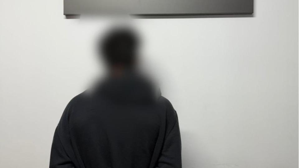 Adolescente de 13 anos é retirada de casa durante a madrugada e rapaz de 18 anos acaba preso em Cascavel