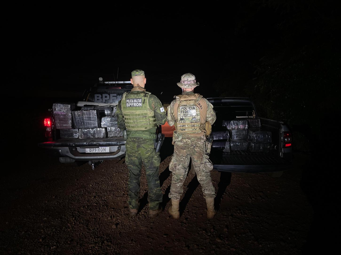 BPFRON apreende quase uma tonelada de maconha em ação conjunta na zona rural de Itaipulândia