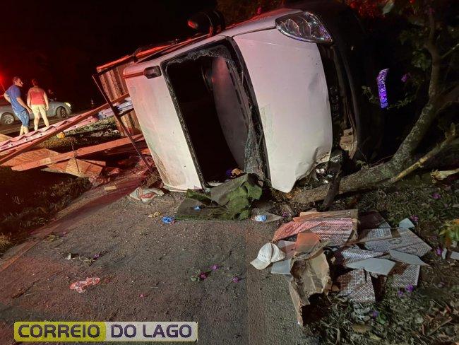 Dois homens ficam feridos em tombamento na PR-317, em Santa Helena