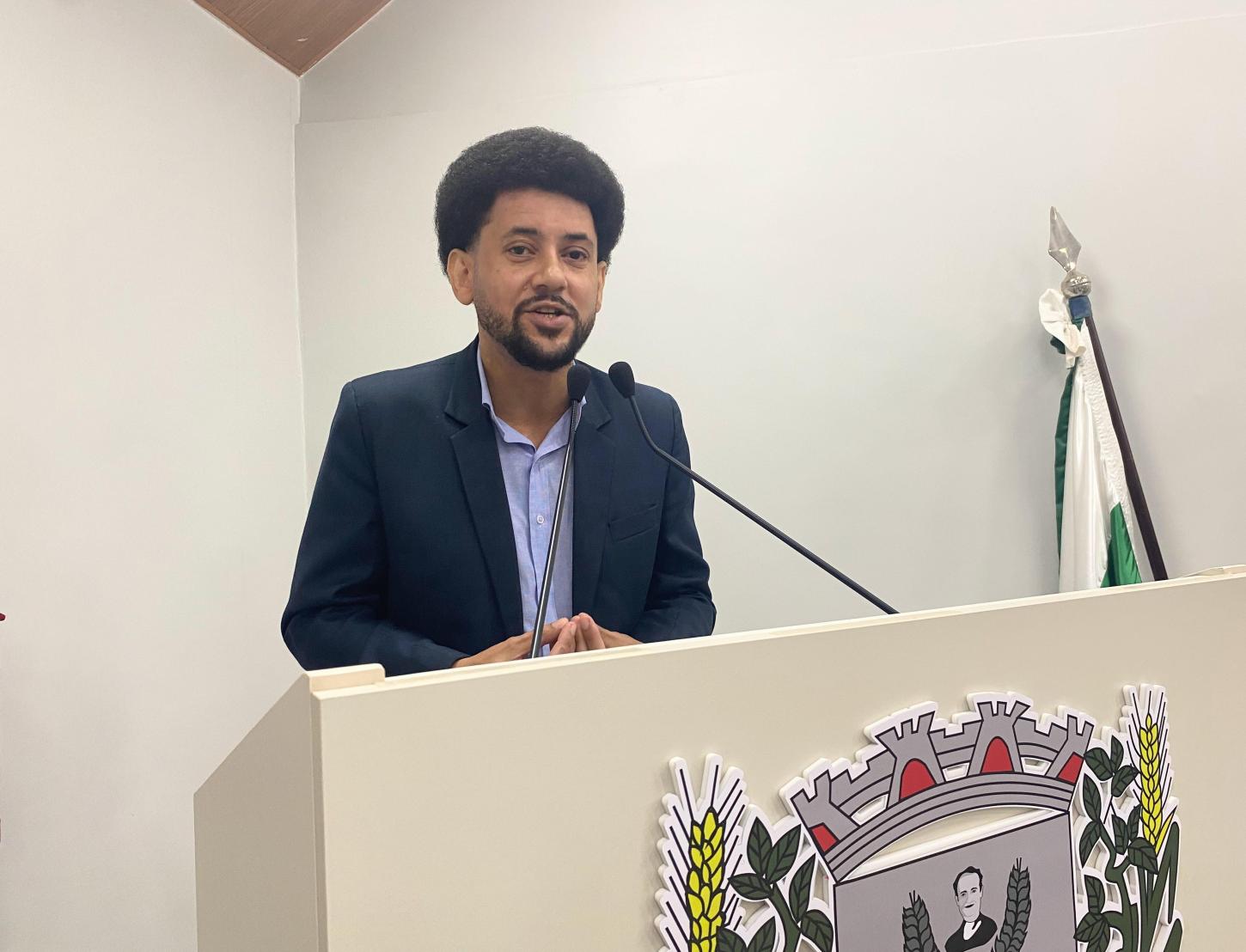 Fernando Nègre cobra investimentos em acessibilidade no ginásio de esportes da Vila Gaúcha
