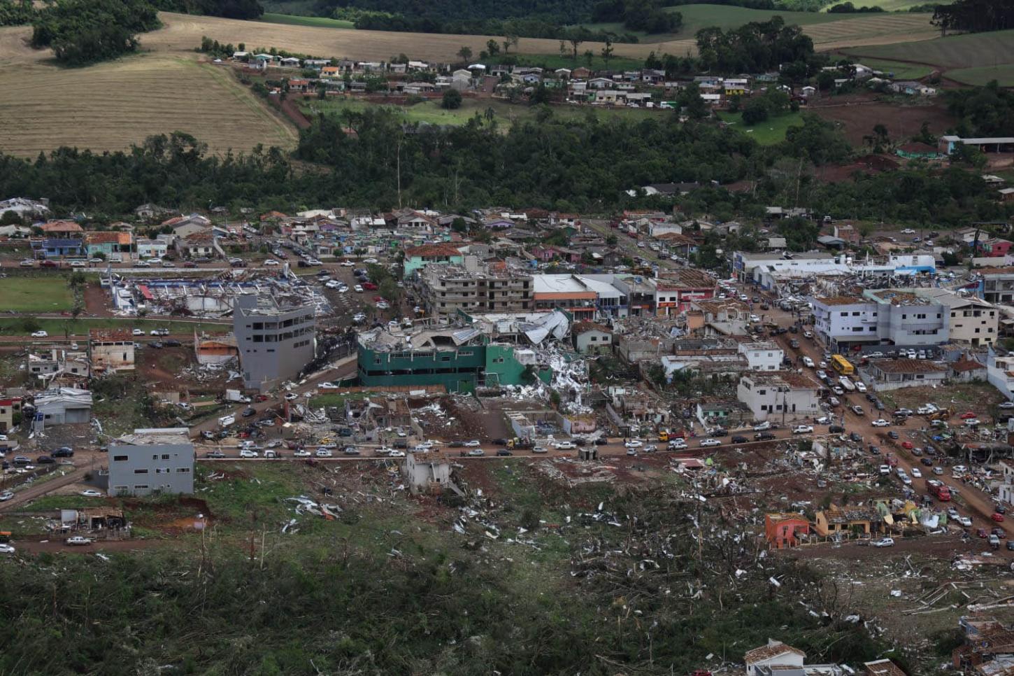 Hospitais de toda a região recebem vítimas do tornado; Defesa Civil orienta sobre doações