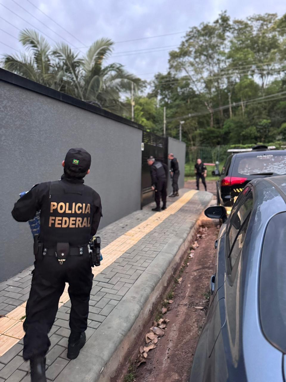 PF deflagra operação contra o tráfico internacional de armas e drogas na região