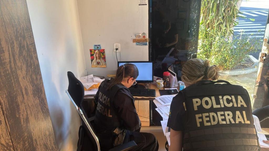 PF realiza operação contra grupo que atuava com lavagem de dinheiro e tráfico na fronteira