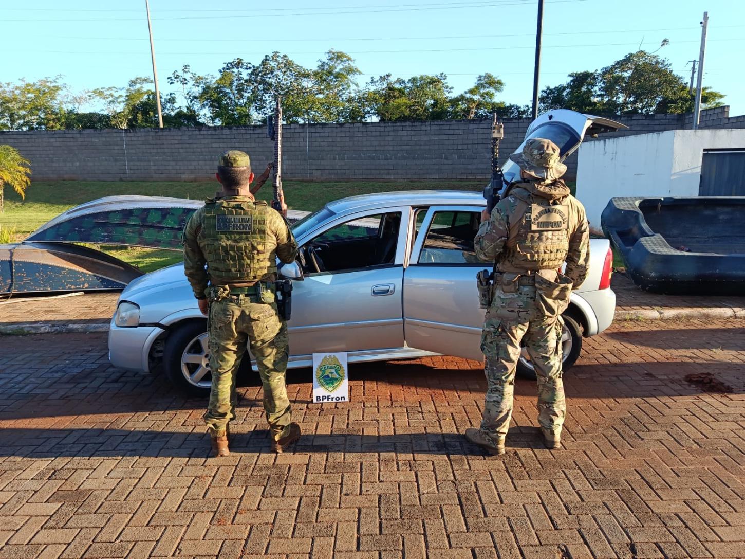 POLÍCIA FEDERAL e BPFRON interceptam veículo com cigarros contrabandeados