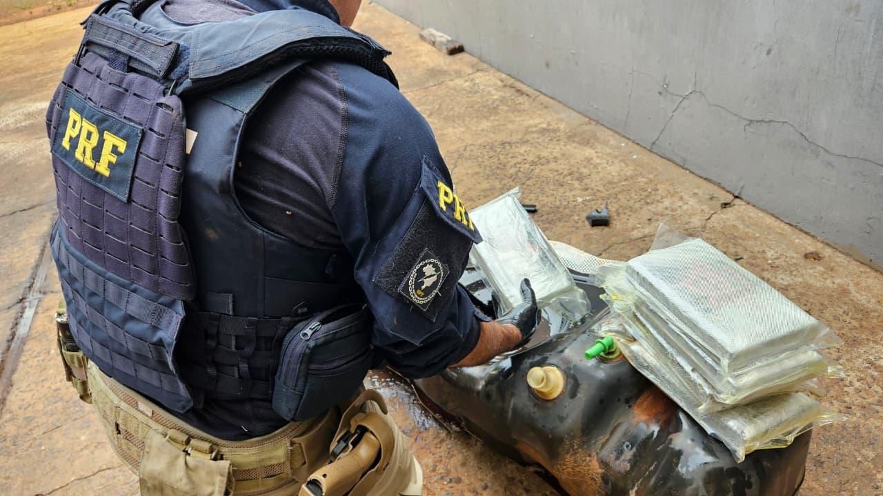 PRF e forças de segurança apreendem 78,5 kg de cocaína durante treinamento em Guaíra (PR)