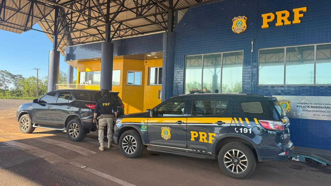 PRF recupera caminhonete furtada no Rio Grande do Sul (RS) na BR-163 em Guaíra (PR)