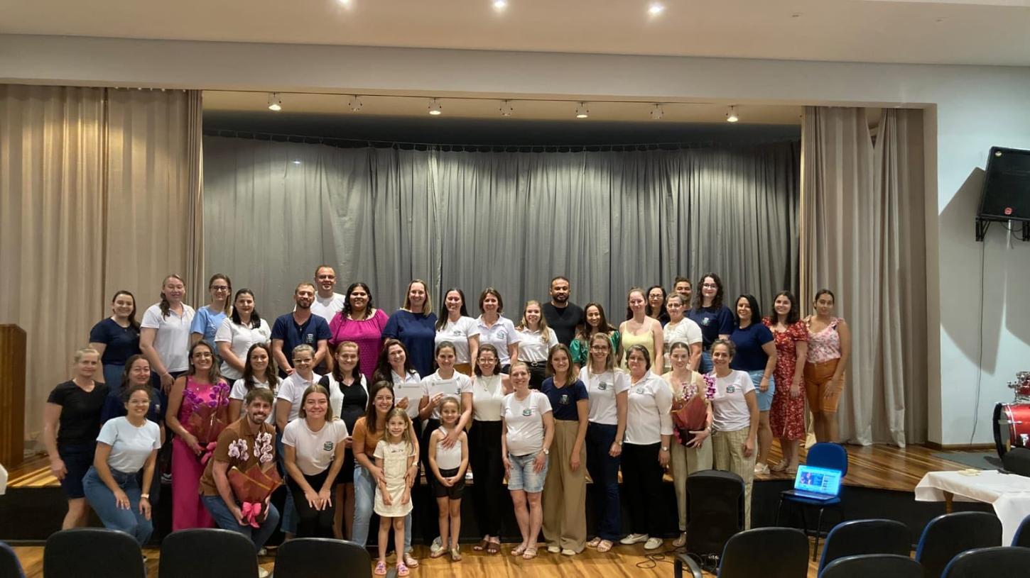 Professores Entrerrienses são premiados em Seminário Municipal de Educação.