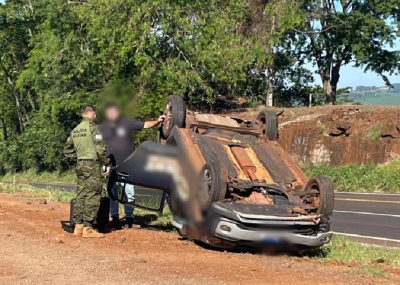 Veículo tomba na PR-467 em Marechal Rondon