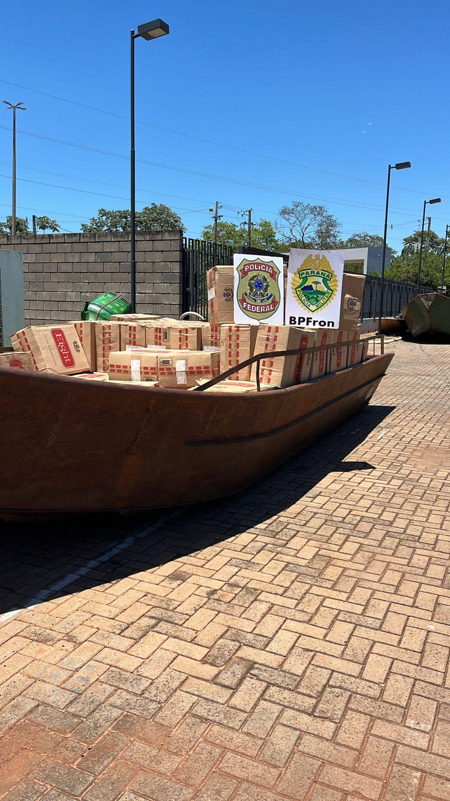 BPFRON e PF apreendem embarcação com 10 mil pacotes de cigarros contrabandeados em Mercedes