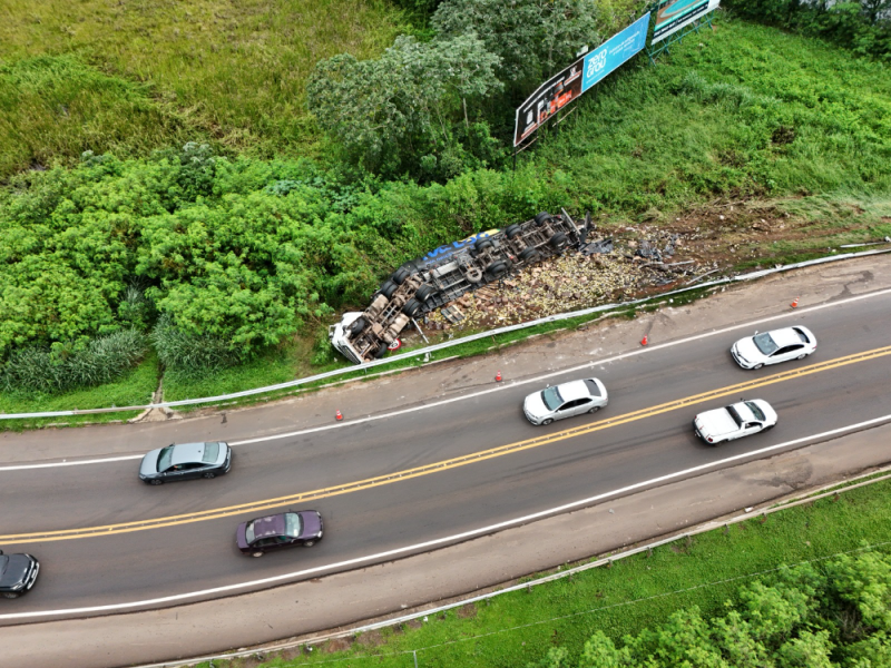 Caminhoneiro morre em grave acidente na Ponte Ayrton Senna, entre Guaíra e Mundo Novo