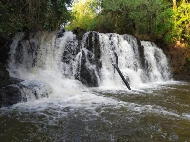 Jovem de 21 anos morre afogado em cachoeira no interior de Toledo