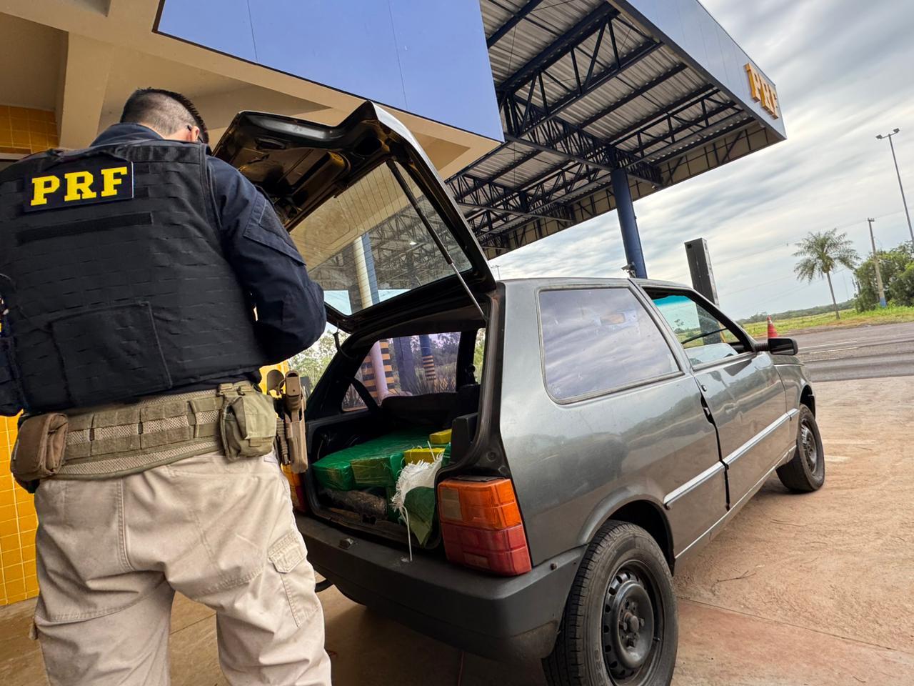 PRF apreende adolescente de 17 anos transportando 234 kg de maconha