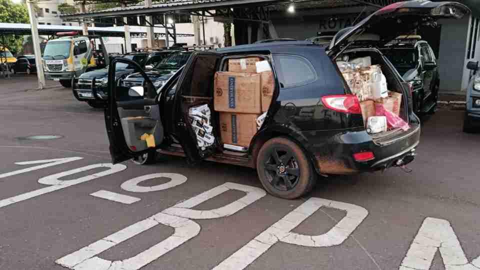 Veículo carregado com cigarros e defensivos contrabandeados é abandonado após perseguição em Toledo
