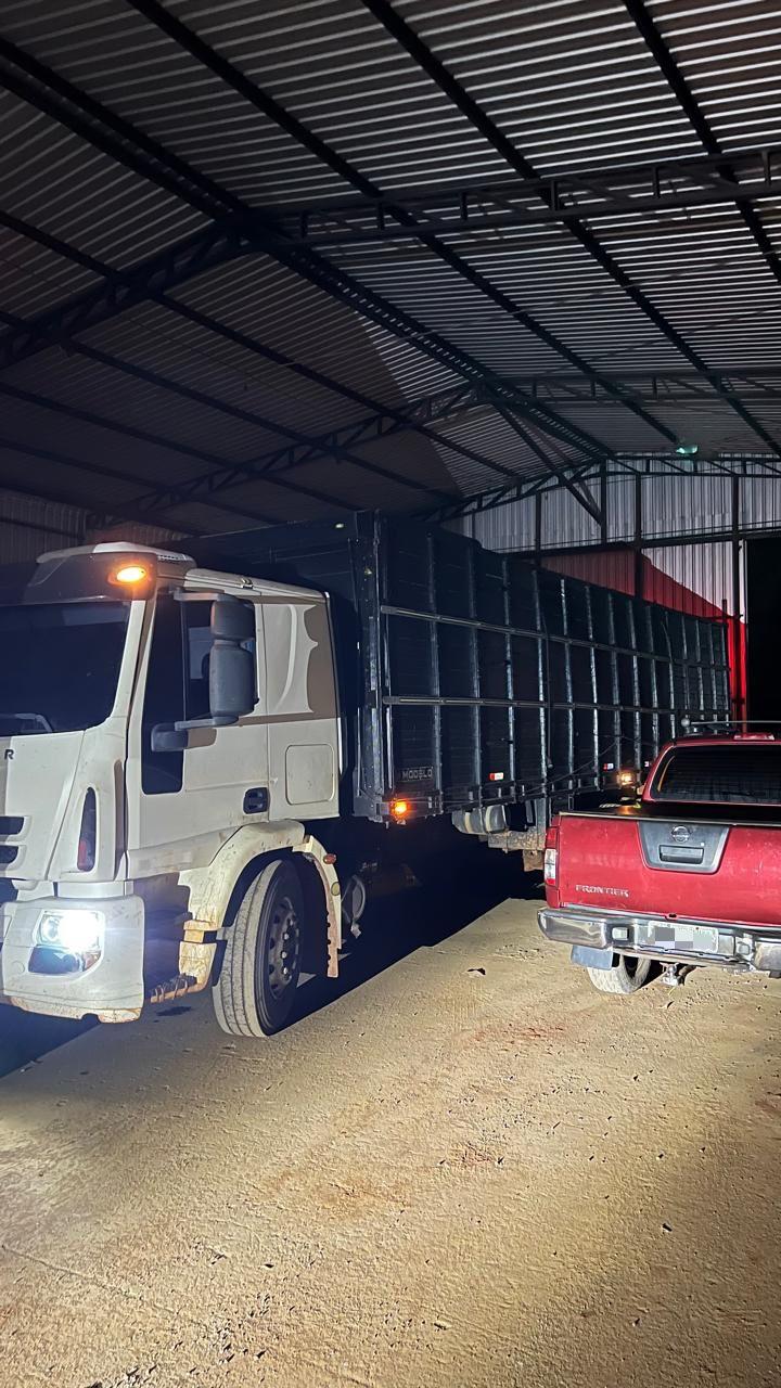 POLÍCIA FEDERAL e BPFRON estouram depósito de ilícitos e prendem em flagrante 05 contrabandistas na Zona Rural de Toledo/PR