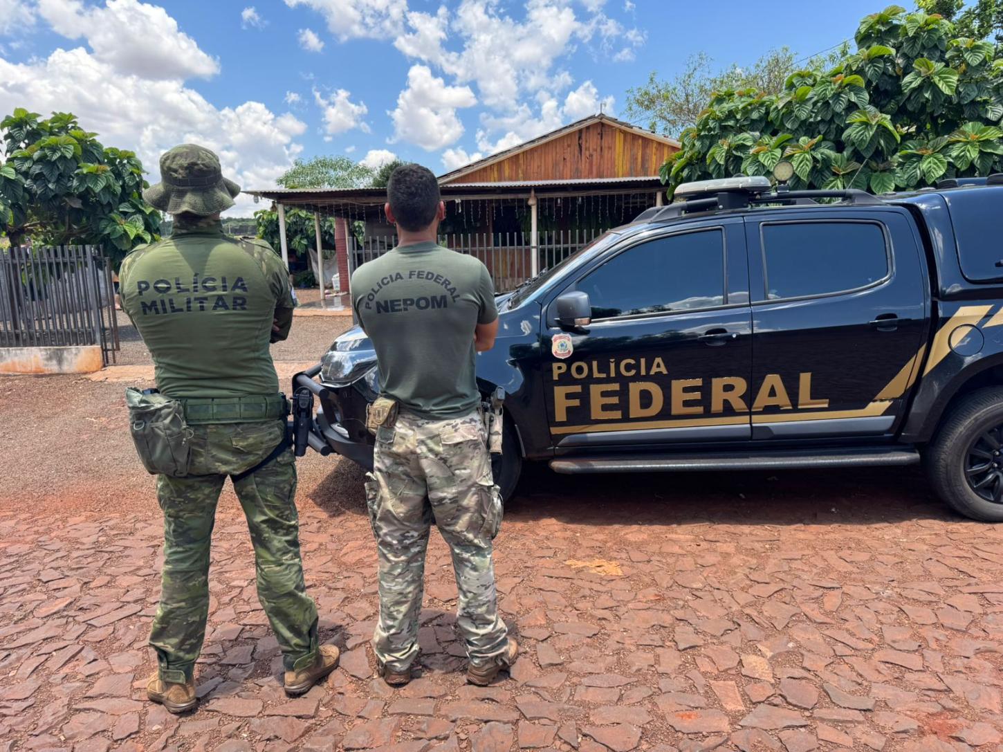 Polícia Federal deflagra operação em Arroio Guaçu, município de Mercedes/PR, para combate ao contrabando