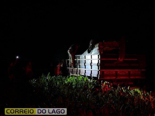 Jovem fica ferido após ser ejetado em capotamento na PR-495, em Entre Rios do Oeste