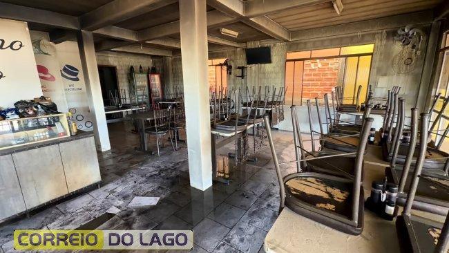 Incêndio destrói restaurante tradicional de Santa Helena durante a madrugada