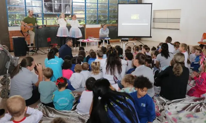 A Secretaria Municipal de Saúde promove, nesta semana, no Centro Municipal de Educação Infantil (CMEI) Gotinha de Mel, a terceira etapa das ações do Programa Saúde na Escola (PSE).