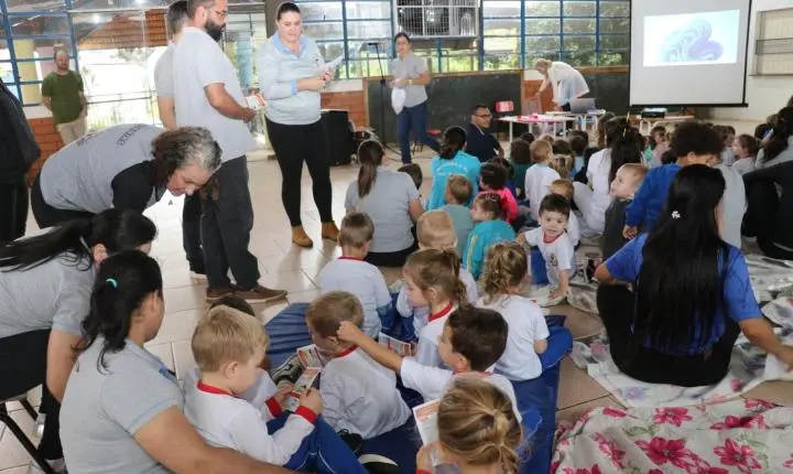 A Secretaria Municipal de Saúde promove, nesta semana, no Centro Municipal de Educação Infantil (CMEI) Gotinha de Mel, a terceira etapa das ações do Programa Saúde na Escola (PSE).