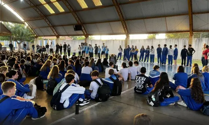 Colégio Estadual Pato Bragado homenageia alunos que se destacaram no JEP’s
