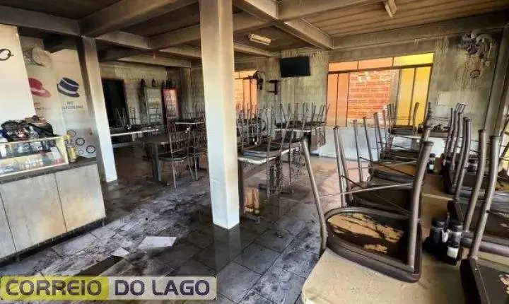 Incêndio destrói restaurante tradicional de Santa Helena durante a madrugada